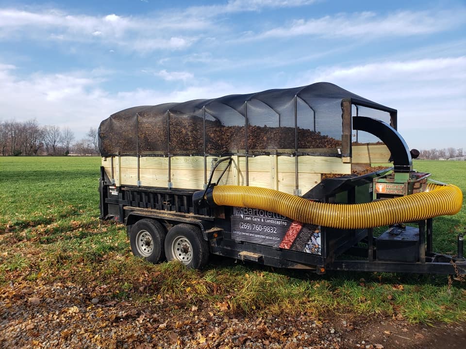 Fall leaf cleanup and removal service